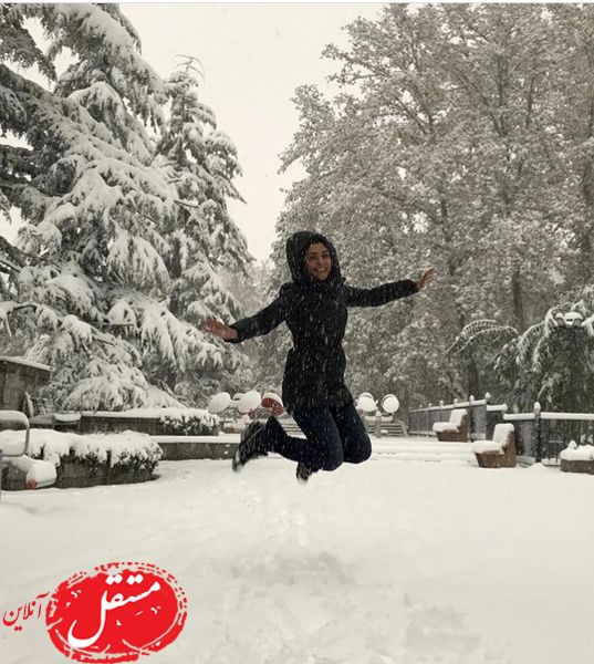 شادی الیکا عبدالرزاقی در برف + عکس