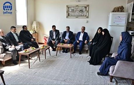 دیدار مدیرعامل بیمه آسیا با خانواده سردار شهید رستمیان