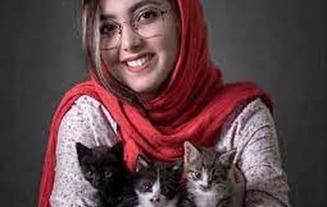 حال خوب زیبا کرمعلی با گربه هایش