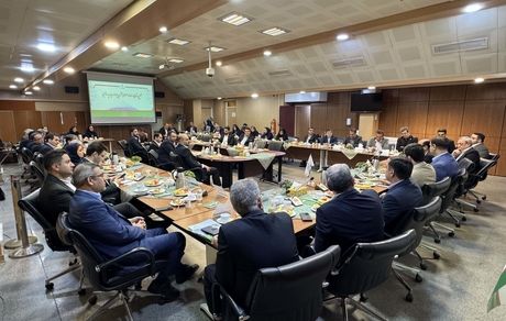 بیمه البرز در مسیر توسعه؛ برگزاری آئین تکریم و معارفه اعضای هیأت مدیره با نگاهی به دستاوردهای گذشته و اهداف آینده