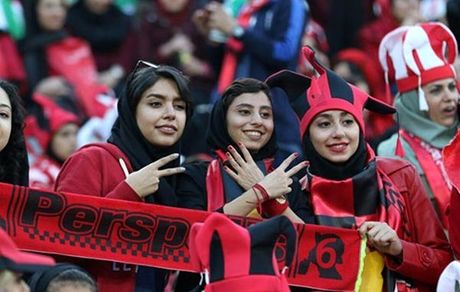 دختران پرسپولیسی جنجال ساز شدند + عکس