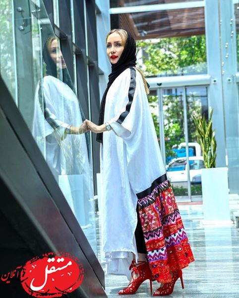 لباس جنجالی همسر بازیگر مشهور + عکس