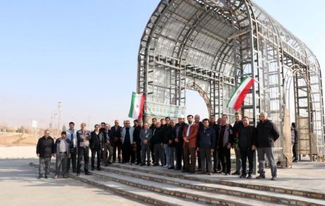 مراسم گرامیداشت آغاز دهه مبارک فجر در شرکت آلومینای ایران و تجدید میثاق کارکنان با آرمان‌های امام راحل (ره)
