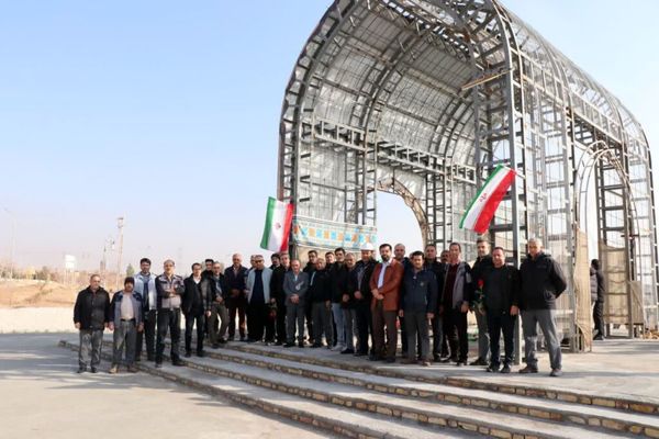 مراسم گرامیداشت آغاز دهه مبارک فجر در شرکت آلومینای ایران و تجدید میثاق کارکنان با آرمان‌های امام راحل (ره)
