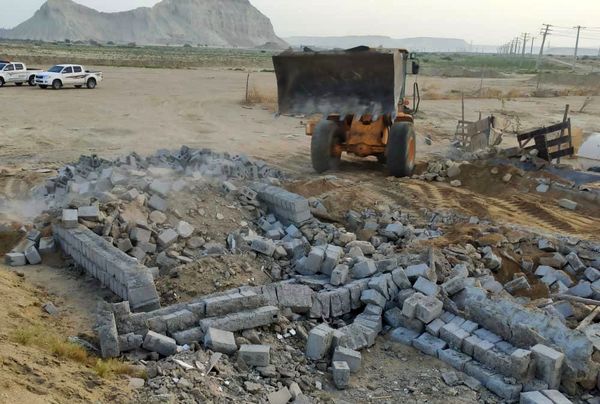 با قاطعیت به آزادسازی زمینهای ملی و دولتی تصرف شده ادامه میدهیم
