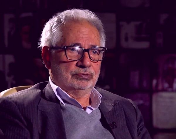 به نمایندههایی که موافق بیحجابی هستند رای بدهید تا قانون حجاب را بردارند